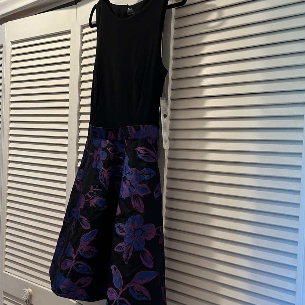 Aidan Mattox. Size 8. Gorgeous cocktail/party dress with peekaboo keyhole back. - Picture 3 of 13
